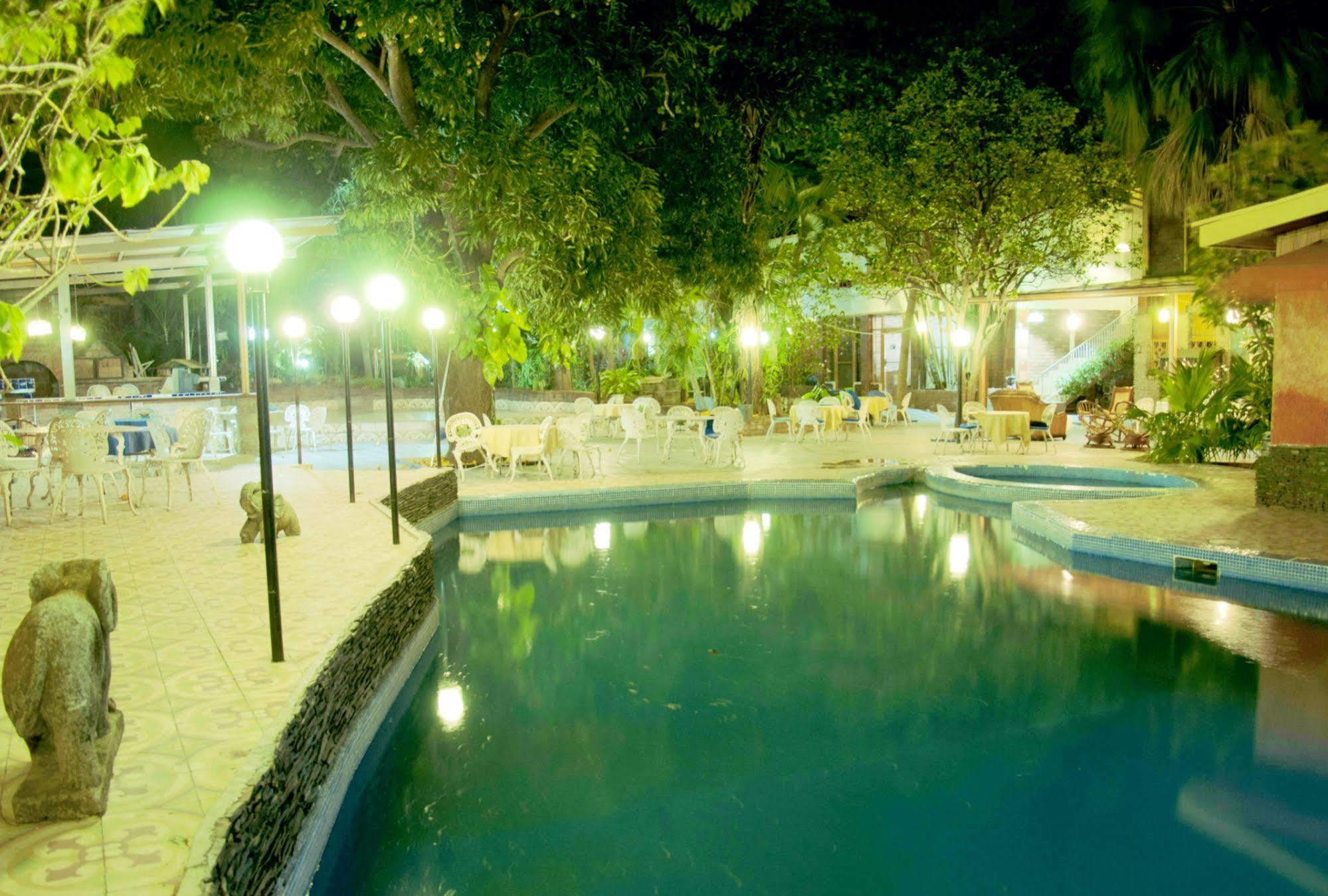 Hotel Restaurante Cesar Managua Kültér fotó